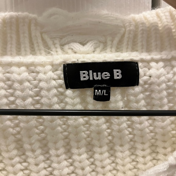 White Distressed Sweater Size Medium/Large - Picture 3 of 3